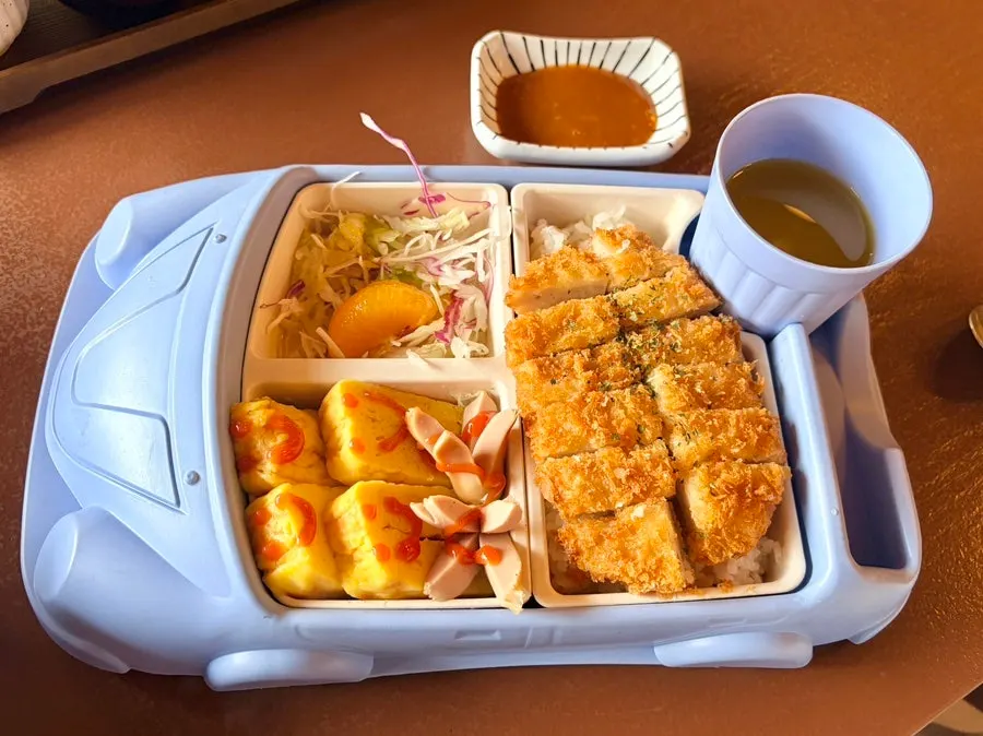 A family meal at Yuok with a child