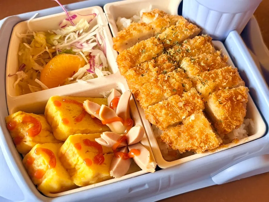 Children’s lunchbox with a cute rolled omelet