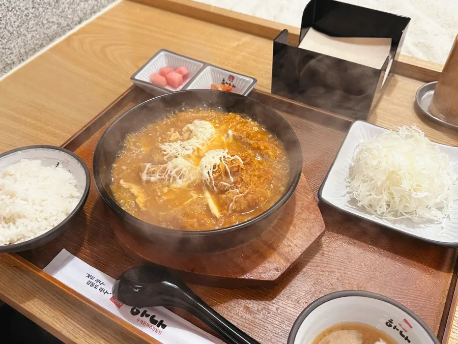 치즈가 올라간 하나돈까스 김치치즈나베