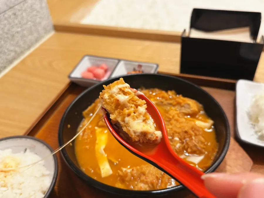 밥과 곁들인 김치치즈나베 한 상