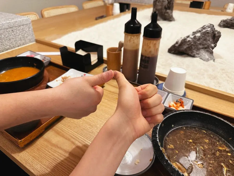 식사를 마친 하나돈까스 나베 두 그릇