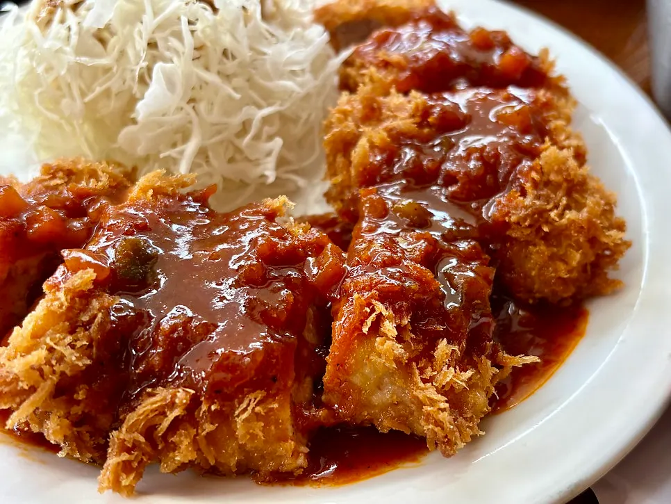 Table setting of spicy tonkatsu and soba set