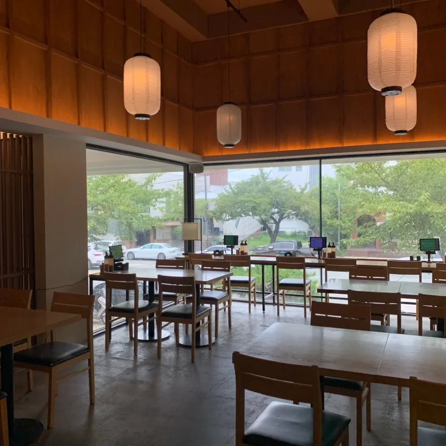 The dining hall during a quiet, customer-free hour