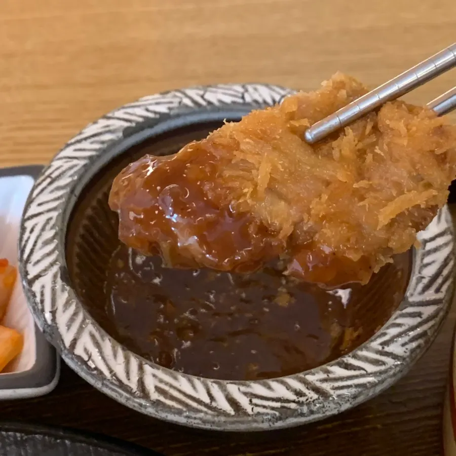Tenderloin cutlet dipped in the sesame sauce