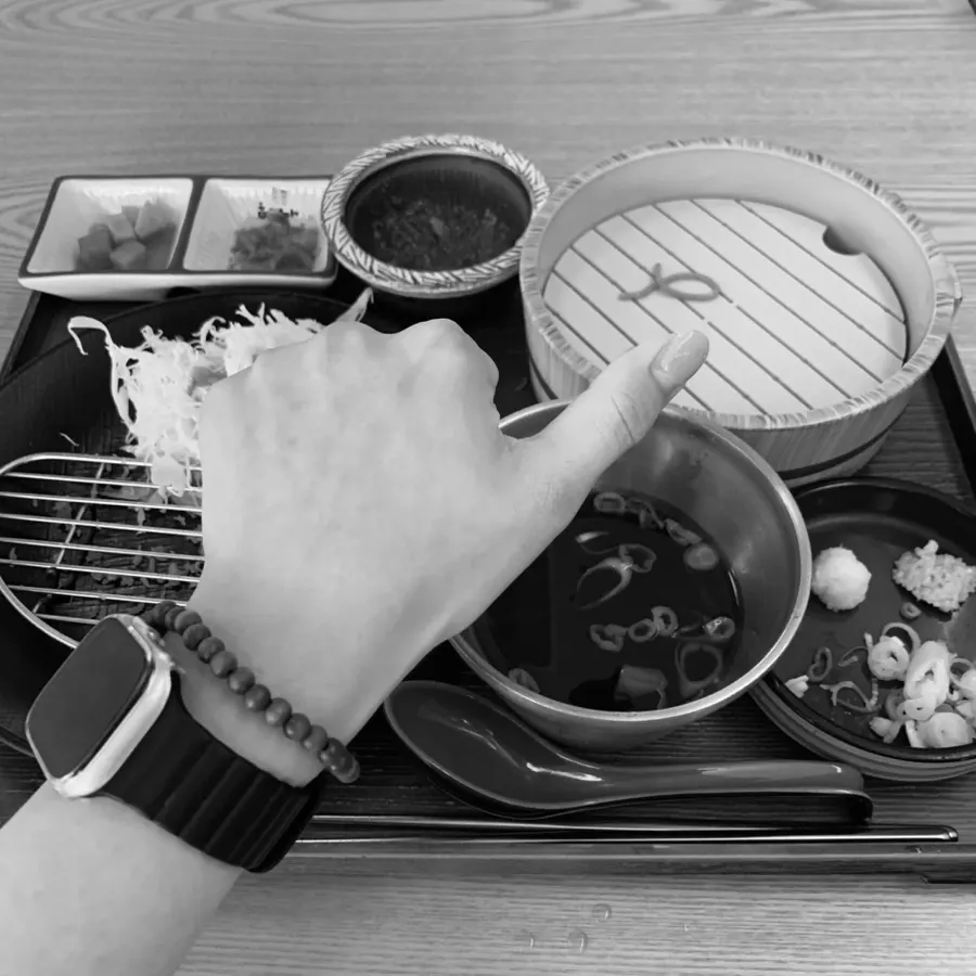 Table after finishing the tenderloin cutlet and soba set