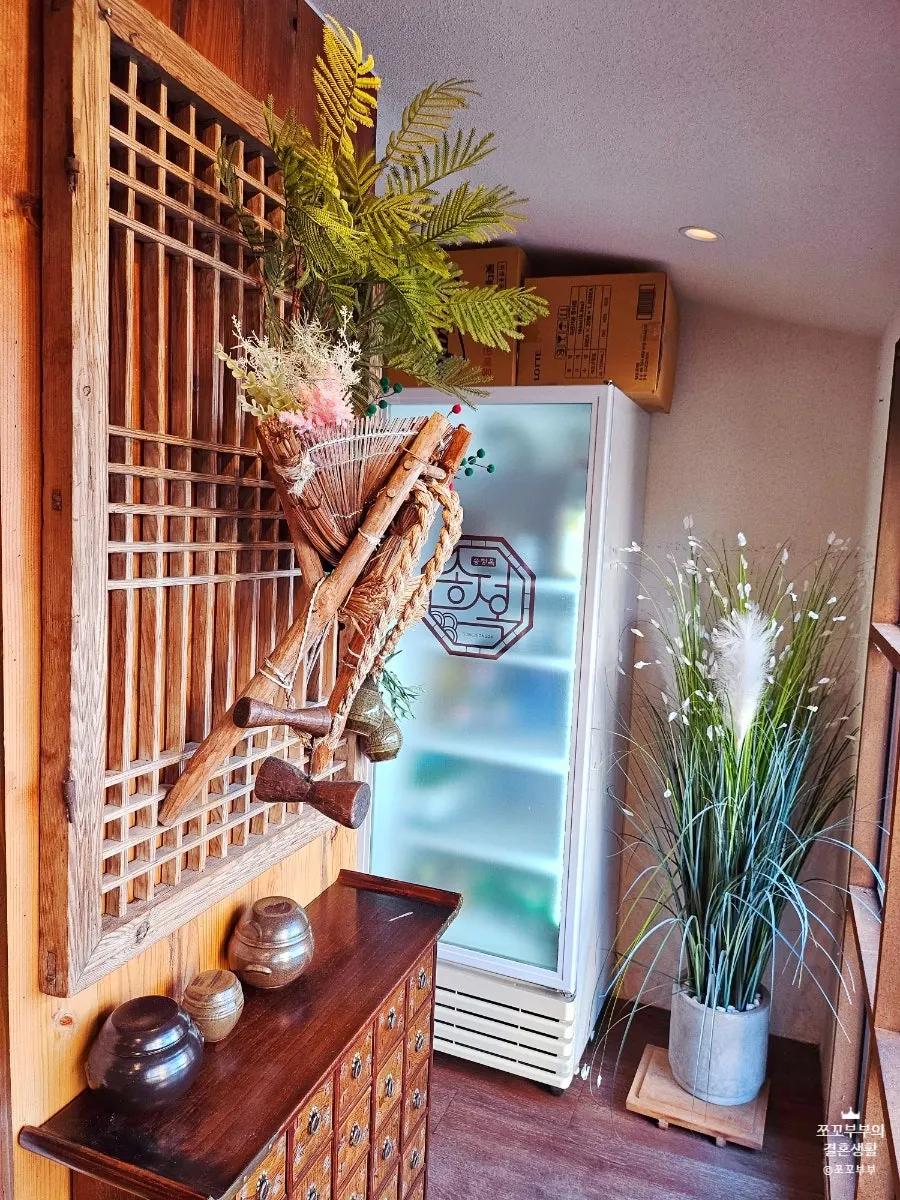 Hanok interior at Songjeongok