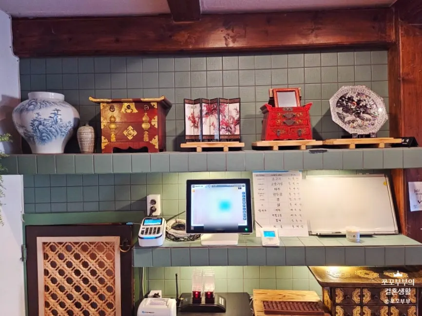 Korean-style hanok restaurant space