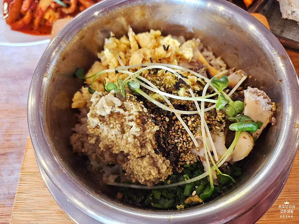 Abalone pot rice with creamy innards sauce