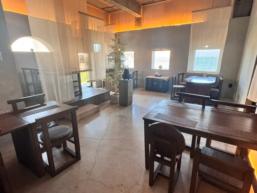 Group table seating at Suwolgyeonghwa for several people