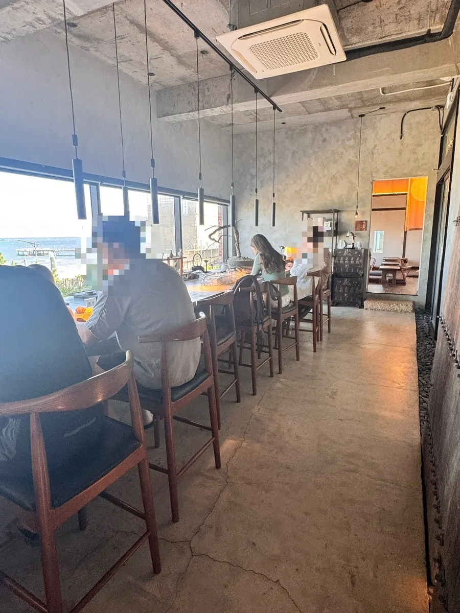 Floor seating with cushions on Suwolgyeonghwa's 3rd floor