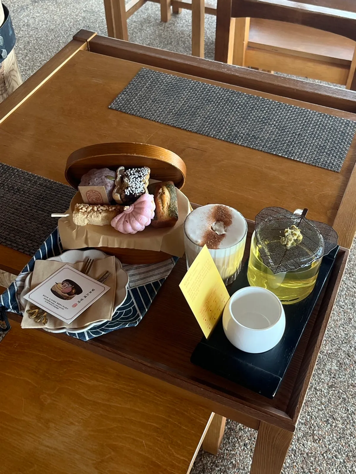 Main photo of Suwolgyeonghwa, an ocean-view hanok café in Songjeong