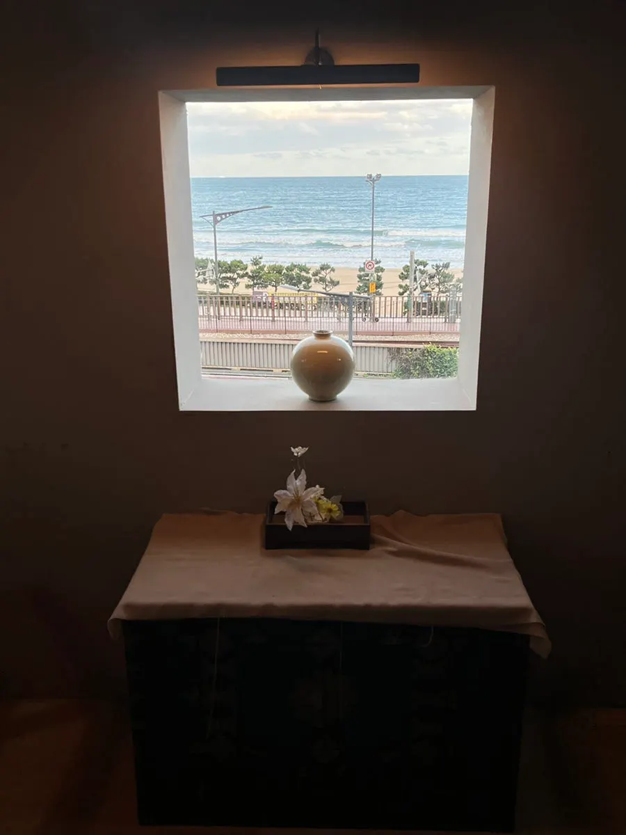 Window-side seating at Suwolgyeonghwa with a sea view