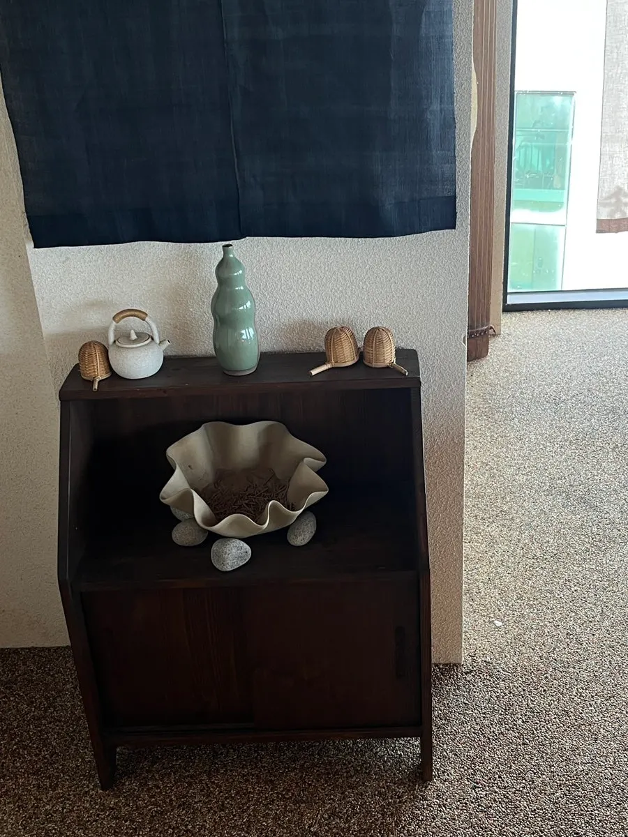 Cute little hanok-style decor pieces around Suwolgyeonghwa