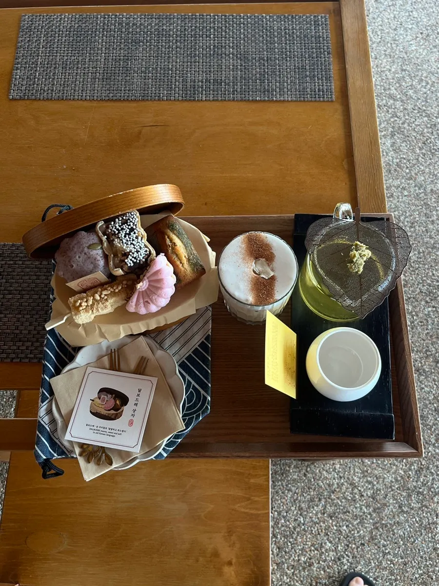 Menu of premium teas and traditional drinks at Suwolgyeonghwa