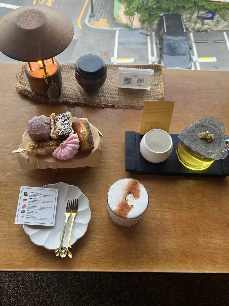Caemoelixir, Bamnuiguleum, and the Dalbodeurae box at Suwolgyeonghwa