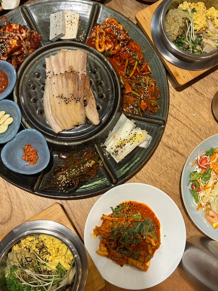 Full table spread of the Songjeongok abalone pot rice set