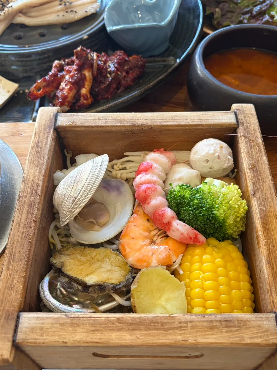 Light seafood steamed in hinoki cypress