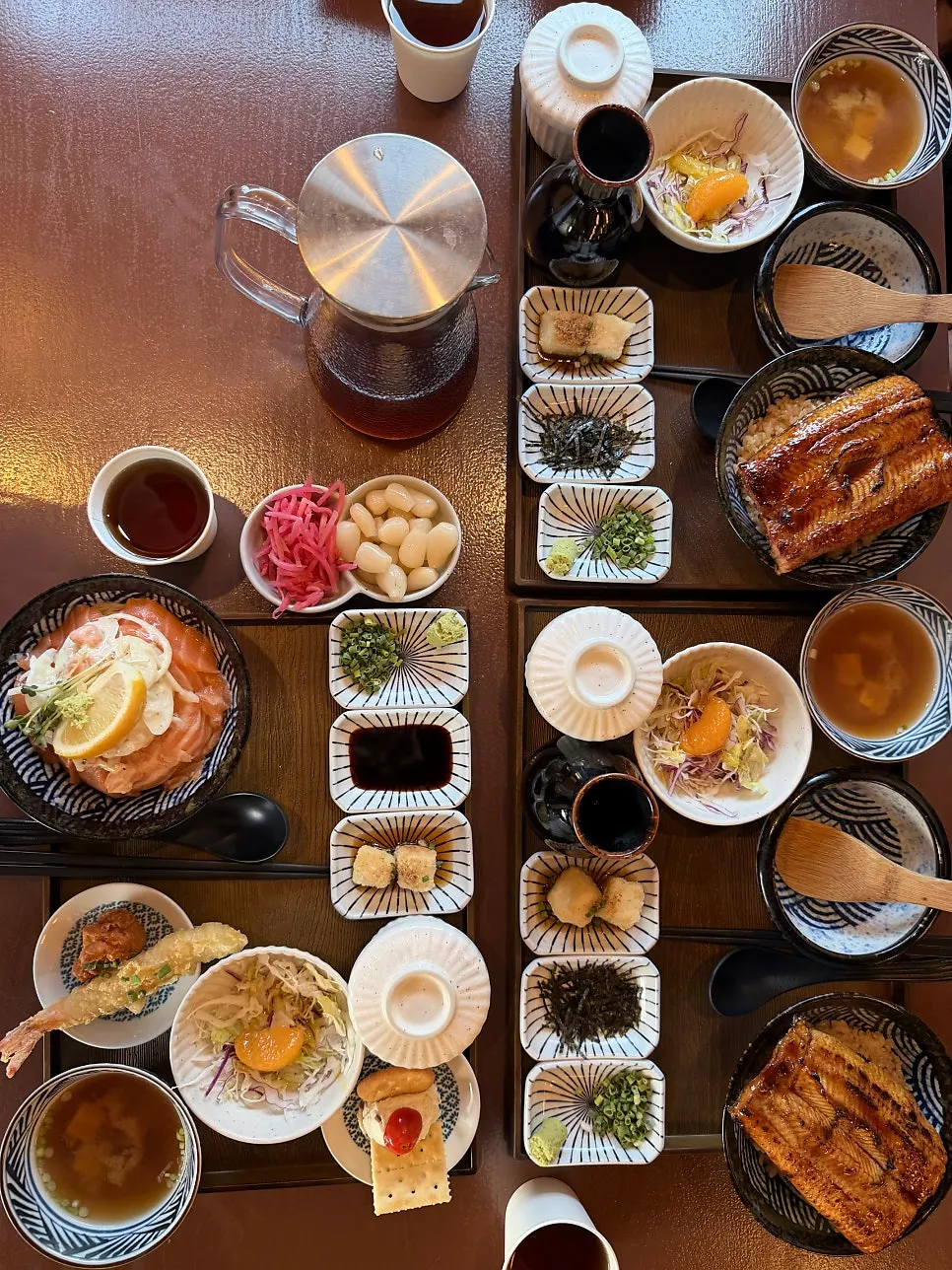 Eel and salmon sets for three people