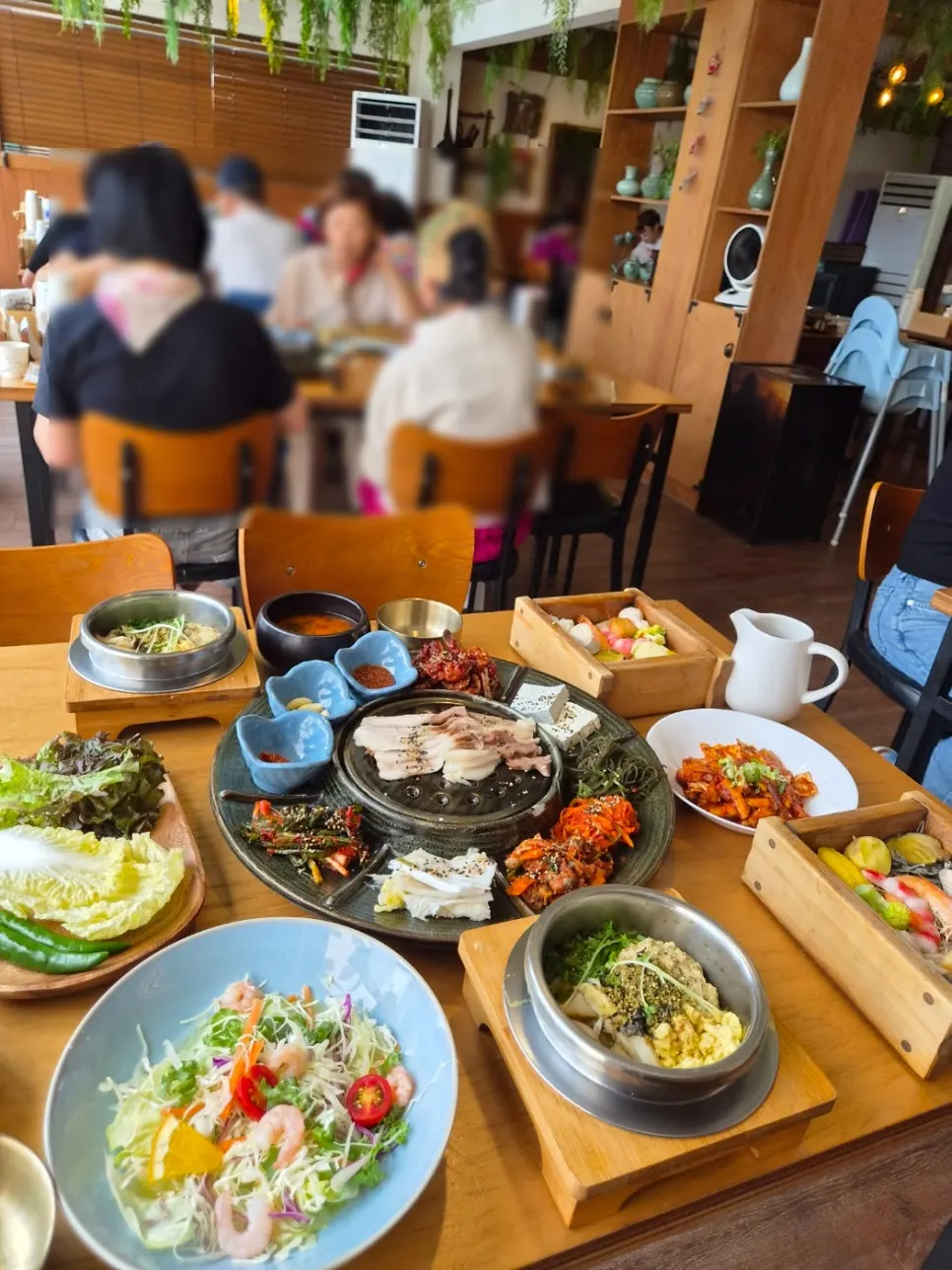 Side dishes including fresh kimchi and dried radish strips