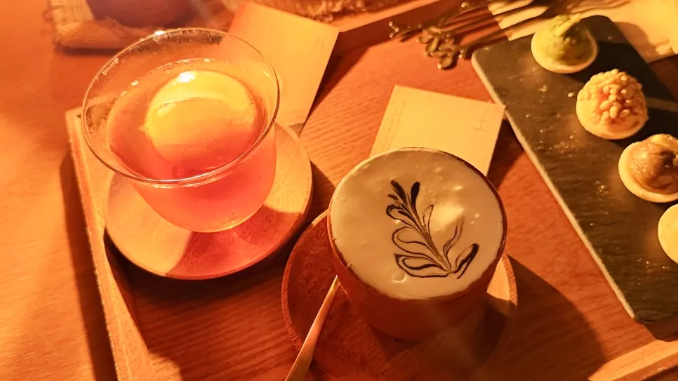 Table setting enjoyed as a night date at Suwolgyeonghwa