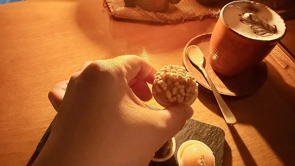 Four-flavor Pungwol monaka dessert