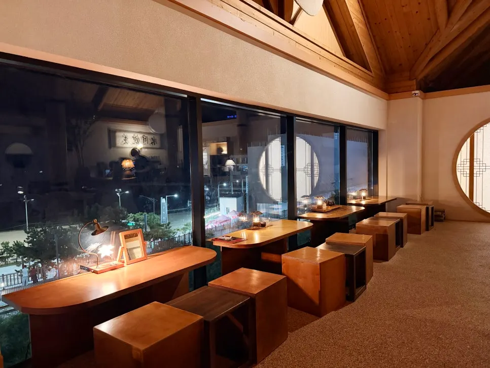 Space at Suwolgyeonghwa where tea and dessert were enjoyed together