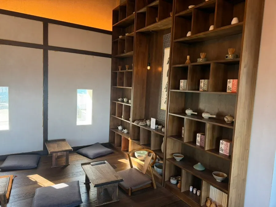 통창으로 송정 바다가 보이는 수월경화 내부