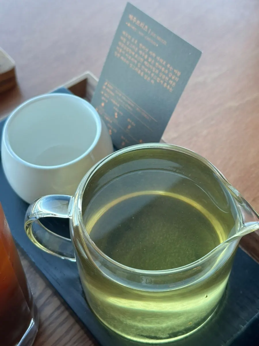 Cup of Jeju Breeze tea at Suwolgyeonghwa