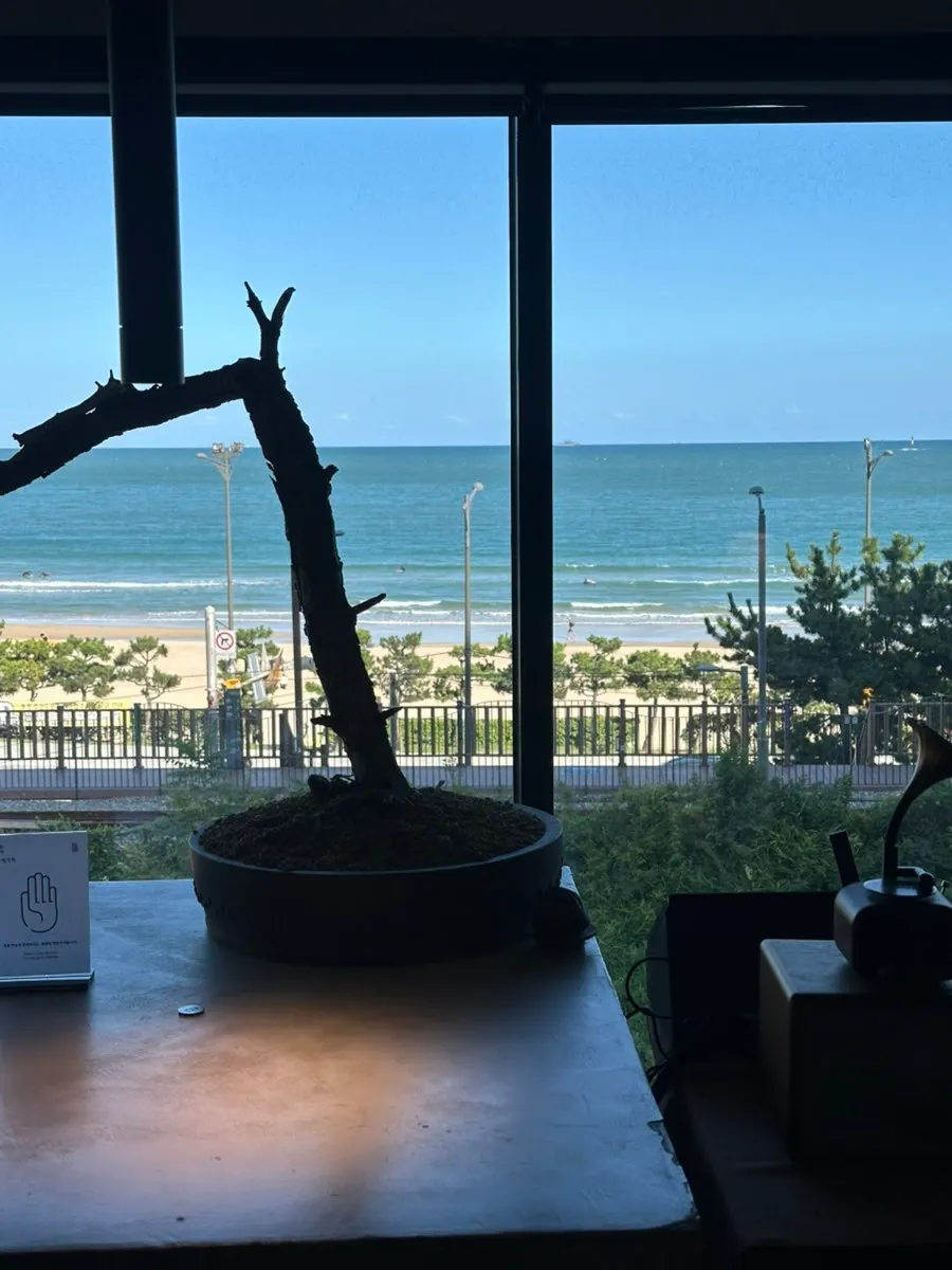 Ocean-view seating on the 3rd floor of Suwolgyeonghwa