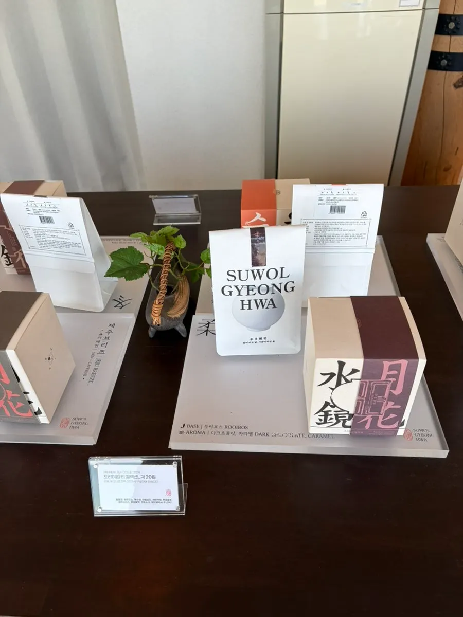 Suwolgyeonghwa's tea package display corner
