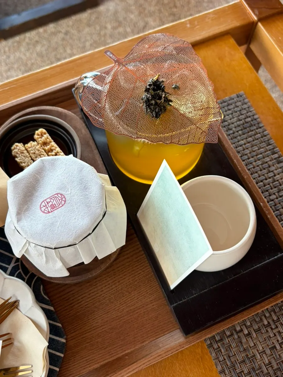 Table set with ssanghwacha and 5 types of tea at Suwolgyeonghwa