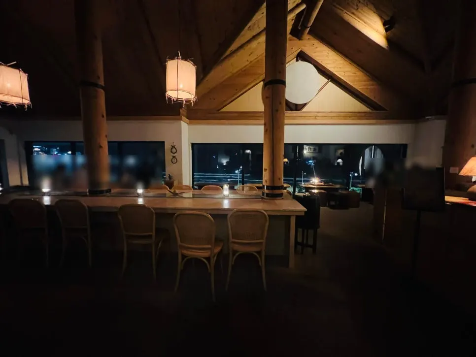 Hanok-style interior of the 4th-floor Bammasil space
