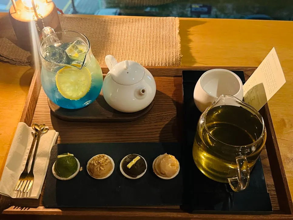 Tea and monaka neatly arranged on a tray