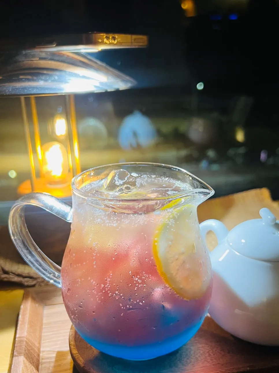 Su (水) drink turned purple after tea is poured in
