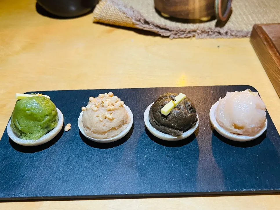 Pungwol monaka in four flavors