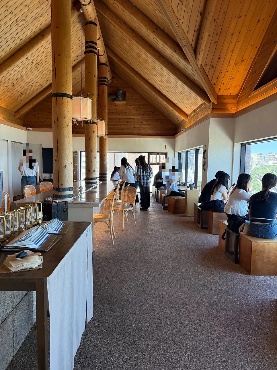 4th floor seating at Suwolgyeonghwa with high ceilings and many windows