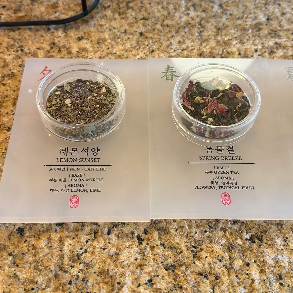 Menu board for the Dalbodeure box and single desserts