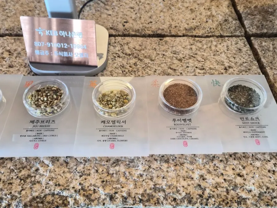 Scent-testing corner for choosing a tea