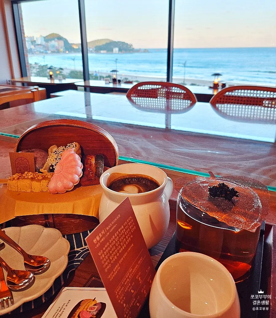 View of the Songjeong sea from the window at the end of tea time