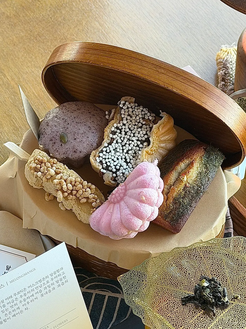 Five kinds of Korean-style desserts inside the Dalbodeure box
