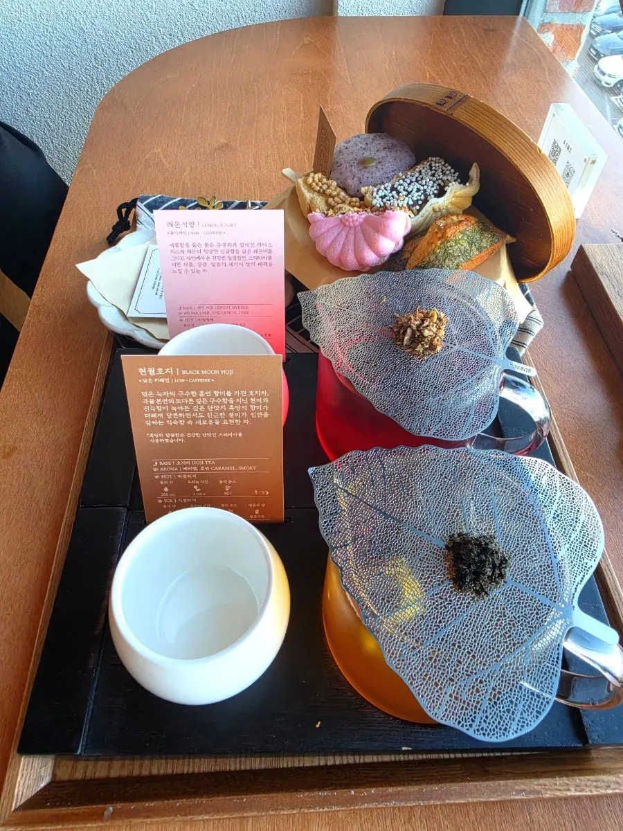 Prettily designed teacups and dessert box