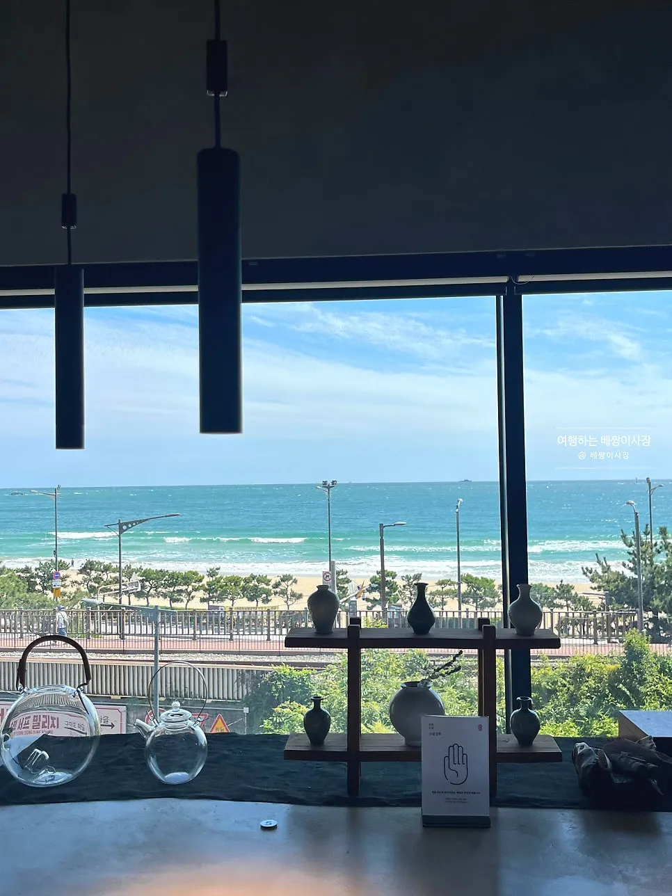 View of the Songjeong sea visible from the entrance
