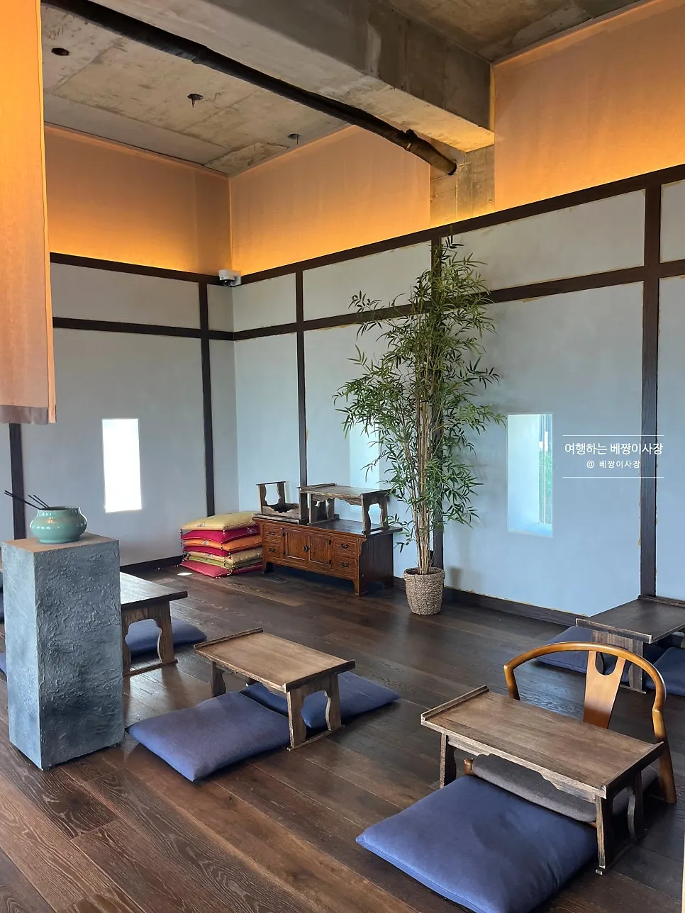 Spacious group table seating on the 3rd floor