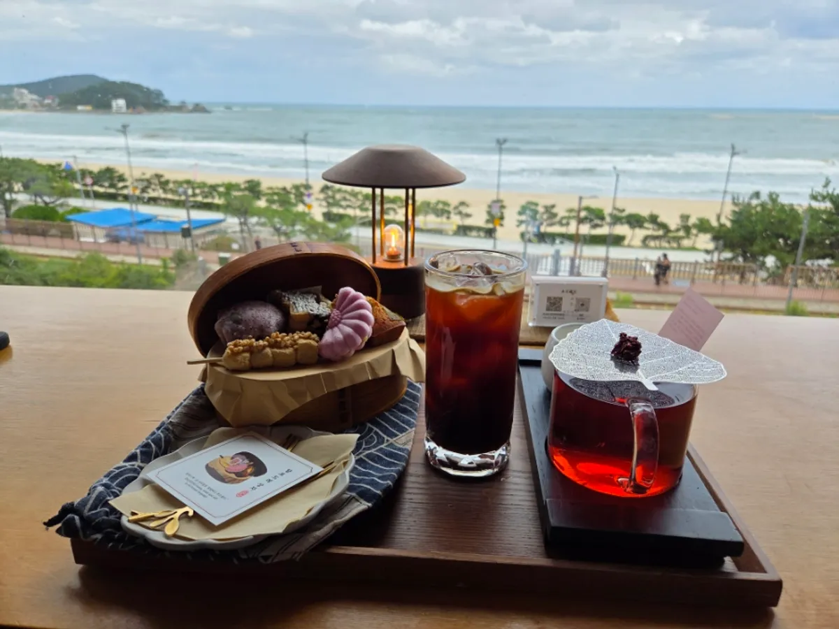 Songjeong sea viewed from Suwolgyeonghwa
