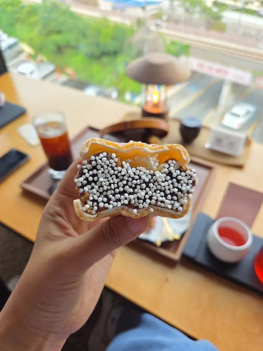 Financier topped with gamtae seaweed