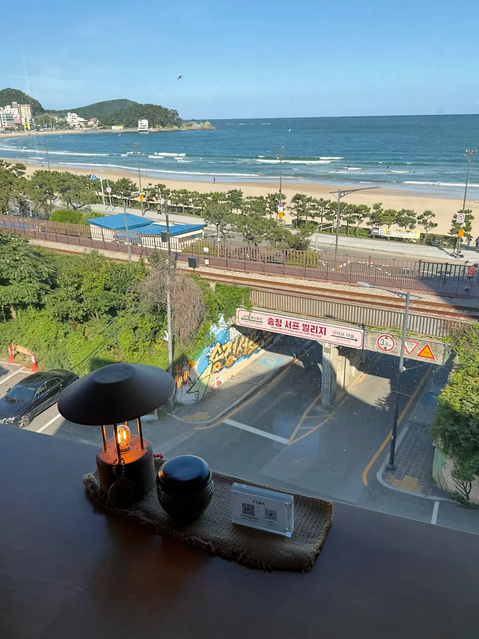송정 바다가 보이는 수월경화 창가 자리