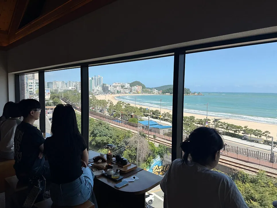 Fourth-floor ocean-view space at Suwolgyeonghwa