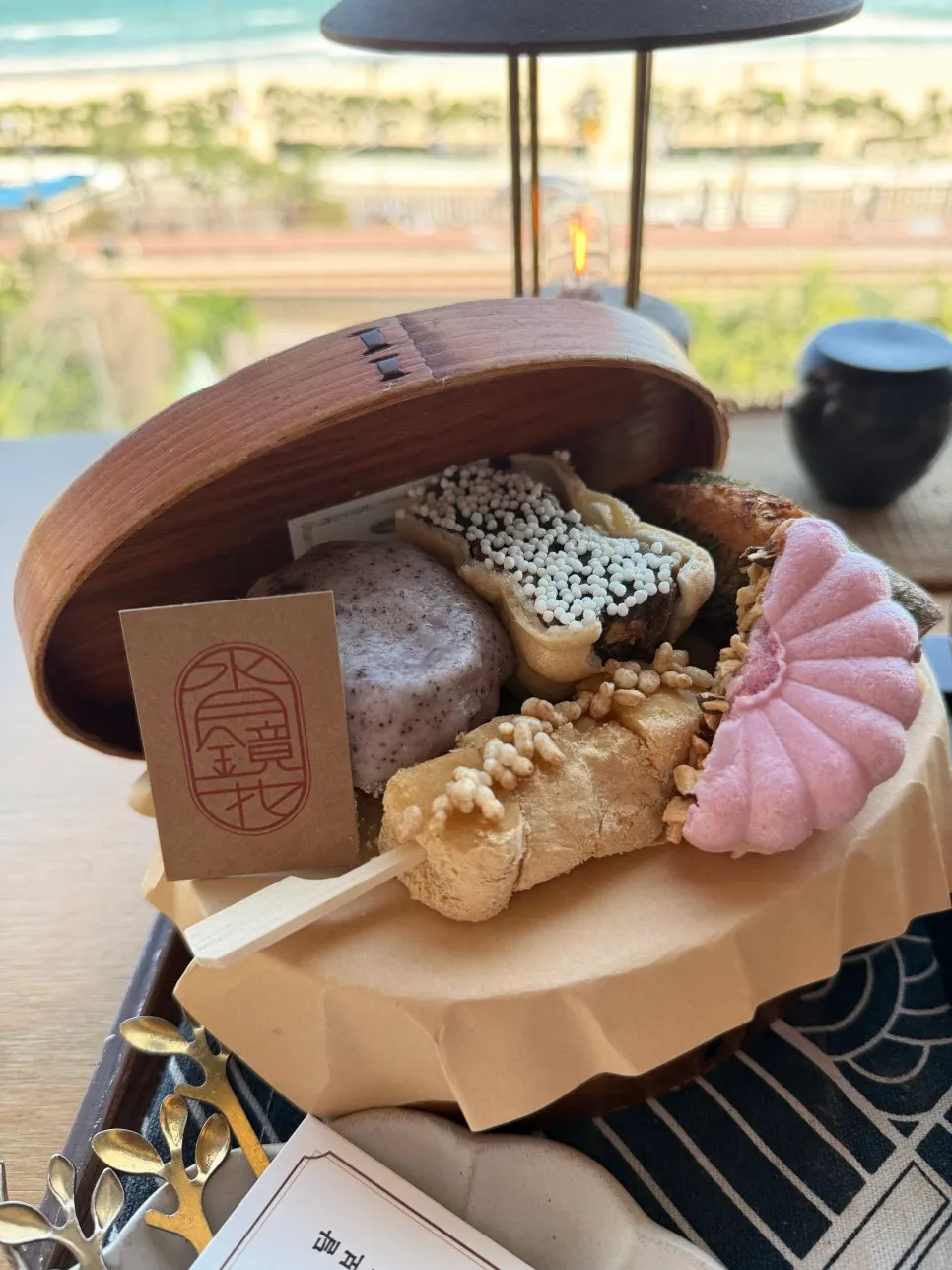 A closer look at the Suwolgyeonghwa dessert box