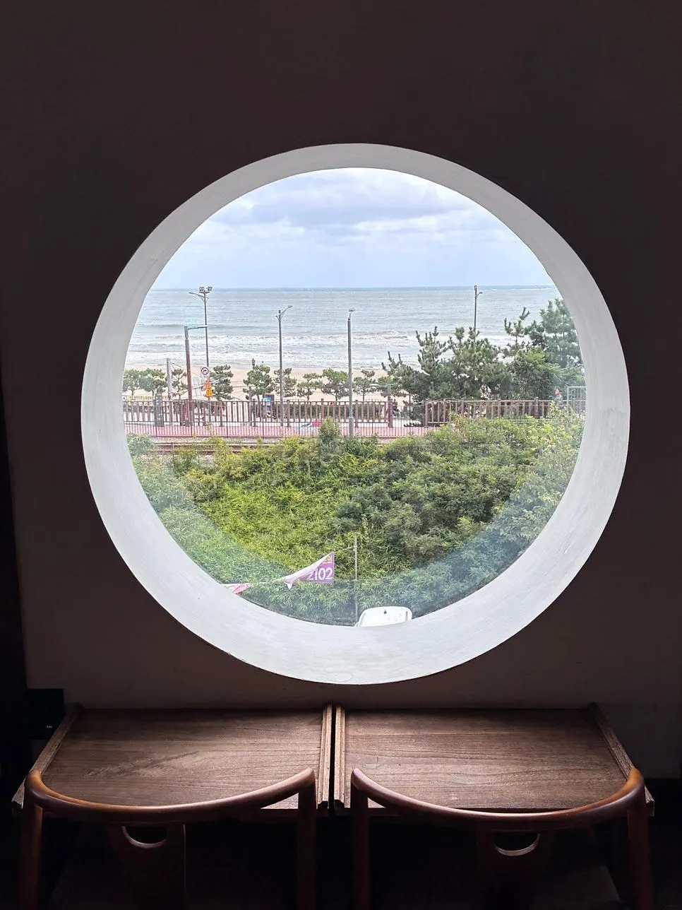 수월경화 창가 좌석 풍경
