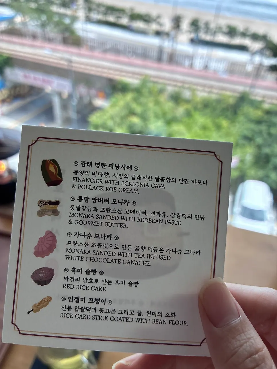 송정 해변열차가 보이는 카페